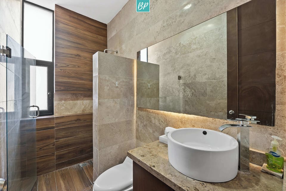 Guest bathroom – second floor