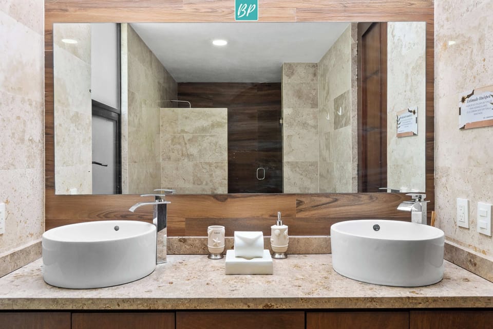 Main bathroom