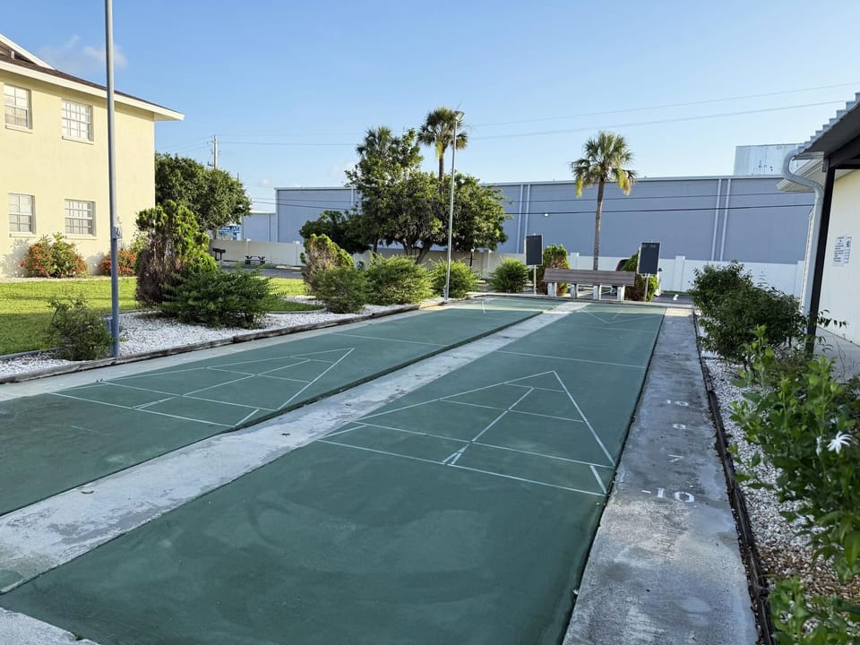 2BR Palm Manor – Pool, Tennis & Clubhouse (6175)