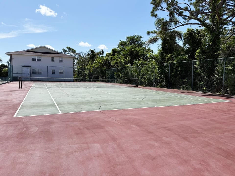 2BR Palm Manor – Pool, Tennis & Clubhouse (6169)