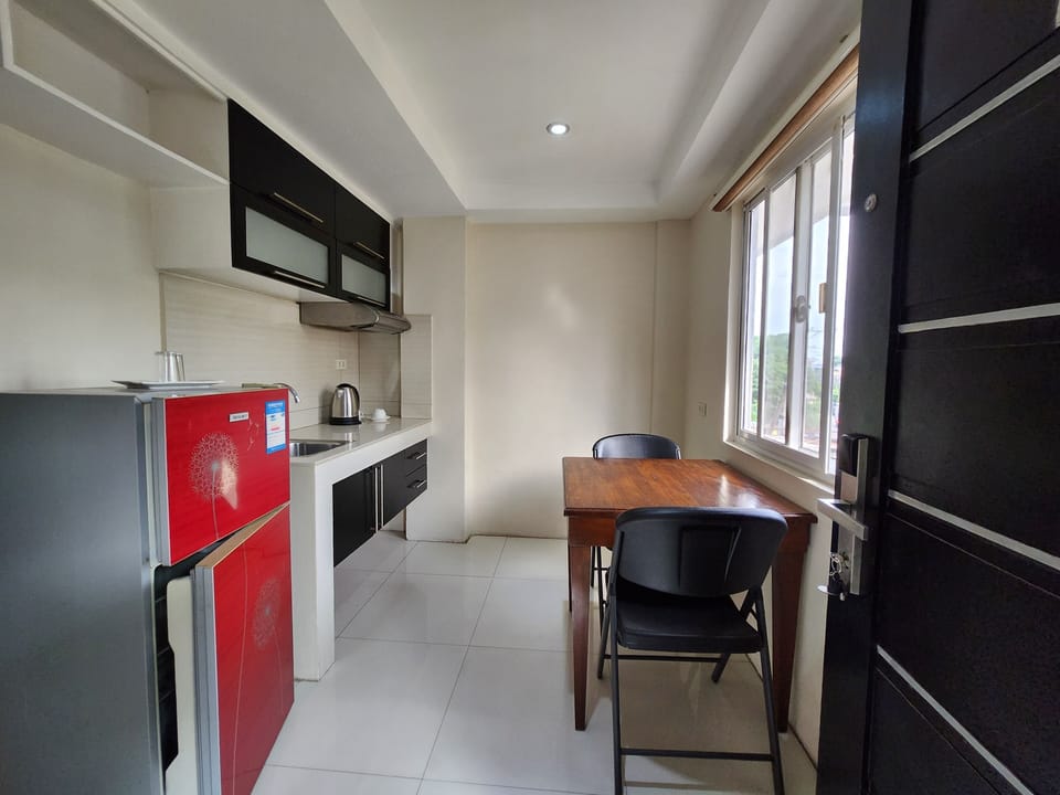 Deluxe Studio | Desk, free WiFi