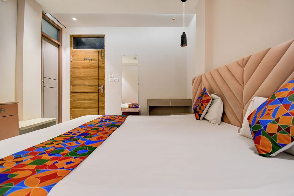 Egyptian cotton sheets, premium bedding, in-room safe, WiFi (free)