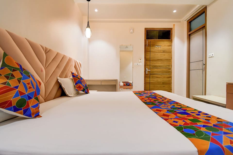 Premium Room | Egyptian cotton sheets, premium bedding, in-room safe, WiFi (free)