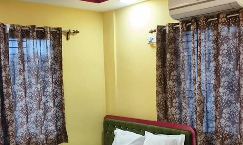 Egyptian cotton sheets, premium bedding, in-room safe, free WiFi