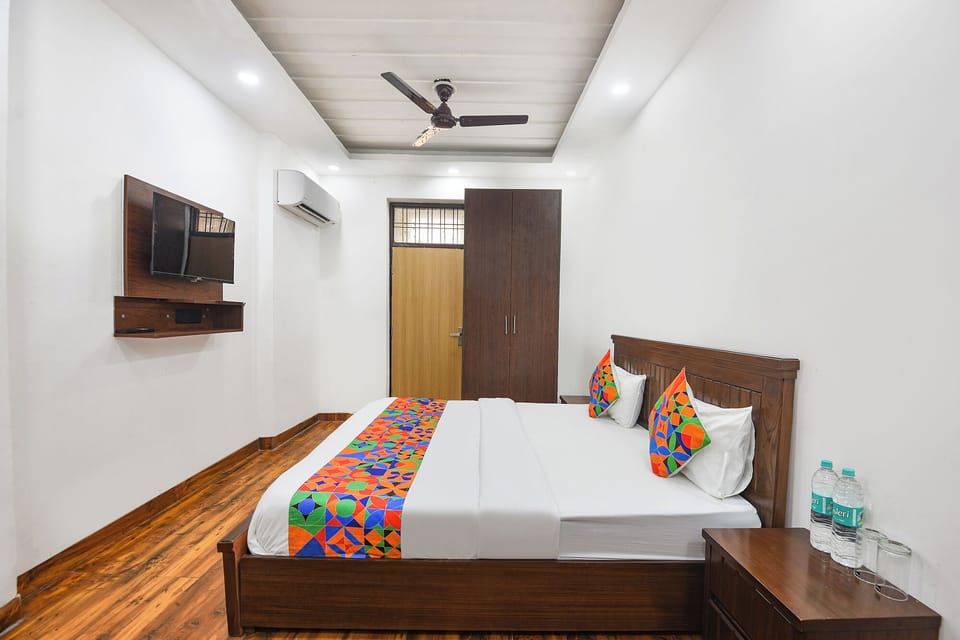 Egyptian cotton sheets, premium bedding, in-room safe, free WiFi