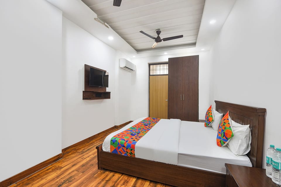 Egyptian cotton sheets, premium bedding, in-room safe, free WiFi
