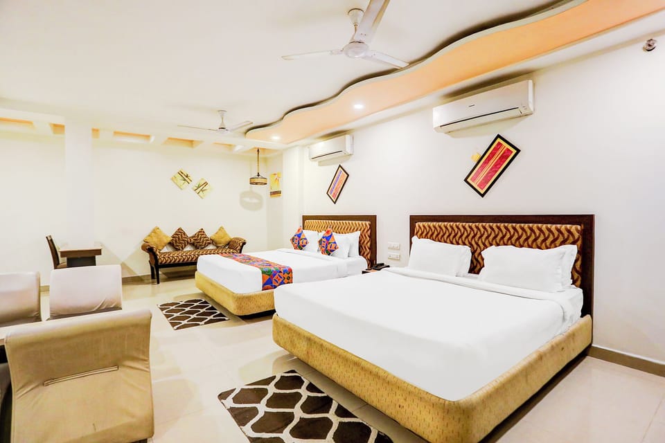 Egyptian cotton sheets, premium bedding, in-room safe, free WiFi
