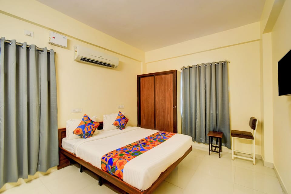 Egyptian cotton sheets, premium bedding, in-room safe, WiFi (free)