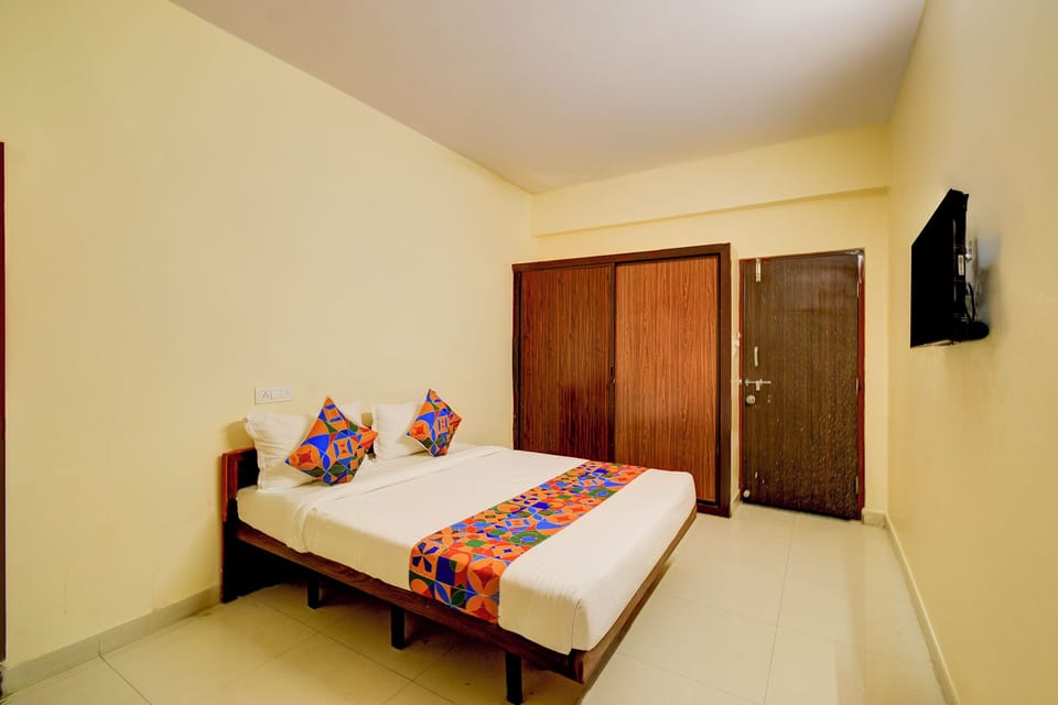 Deluxe Room | Egyptian cotton sheets, premium bedding, in-room safe, WiFi (free)