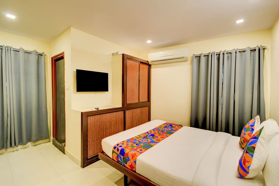 Egyptian cotton sheets, premium bedding, in-room safe, WiFi (free)