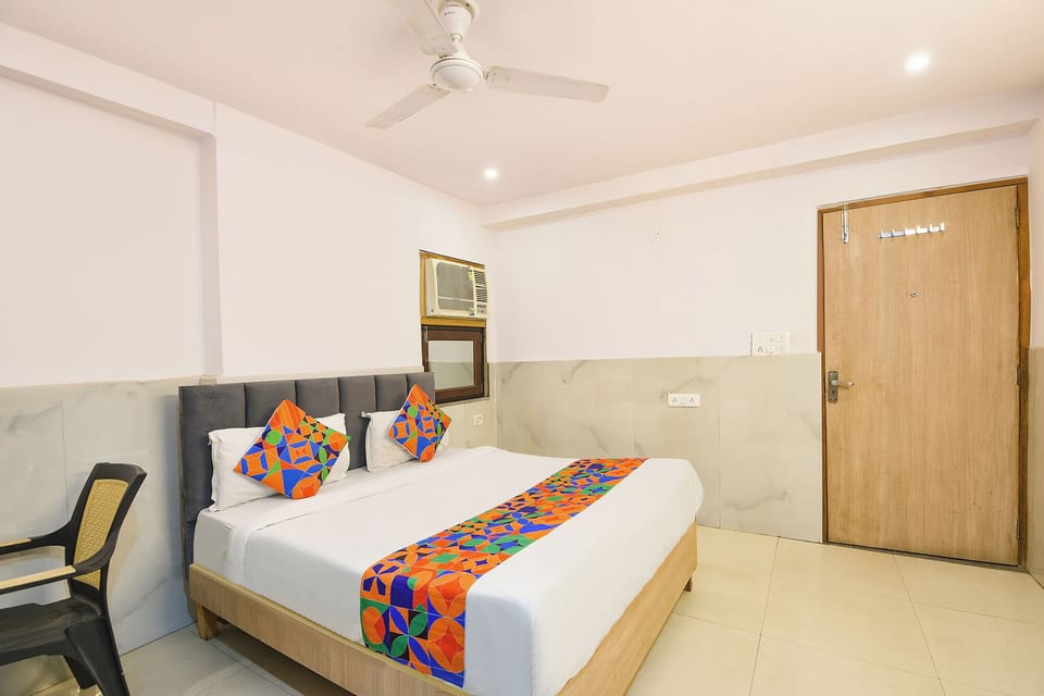 Egyptian cotton sheets, premium bedding, in-room safe, free WiFi