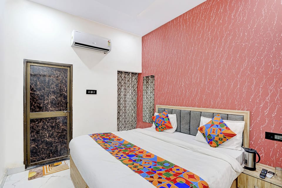 Egyptian cotton sheets, premium bedding, in-room safe, free WiFi