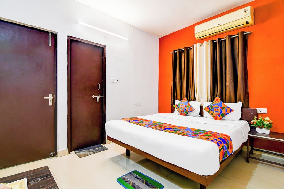 Deluxe Room | Egyptian cotton sheets, premium bedding, in-room safe, WiFi (free)