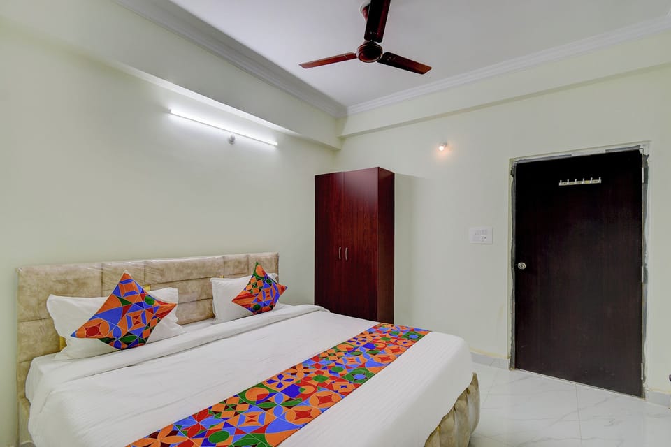 Egyptian cotton sheets, premium bedding, in-room safe, free WiFi