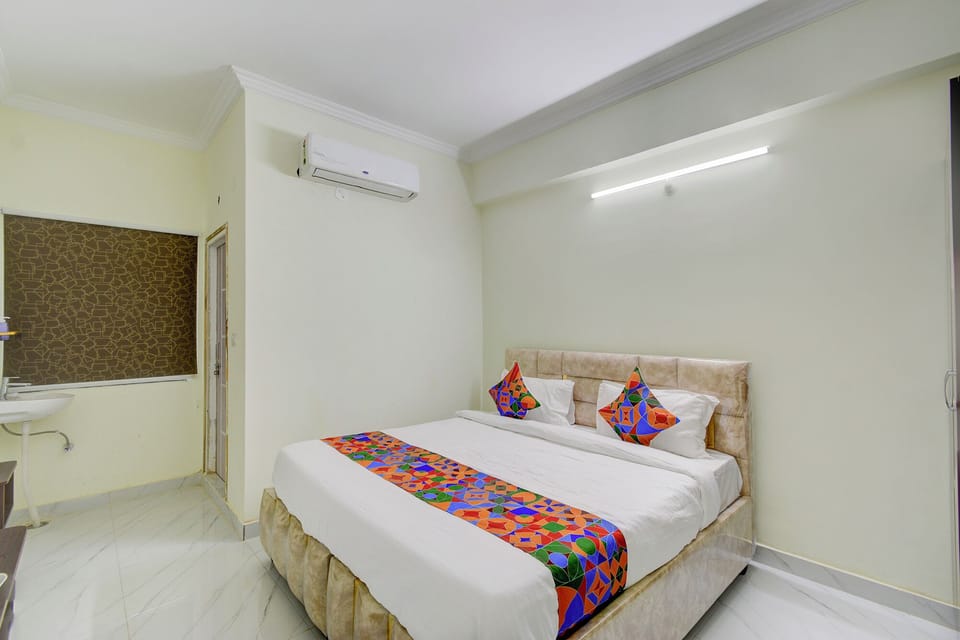 Egyptian cotton sheets, premium bedding, in-room safe, free WiFi