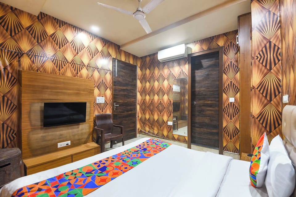 Egyptian cotton sheets, premium bedding, in-room safe, free WiFi
