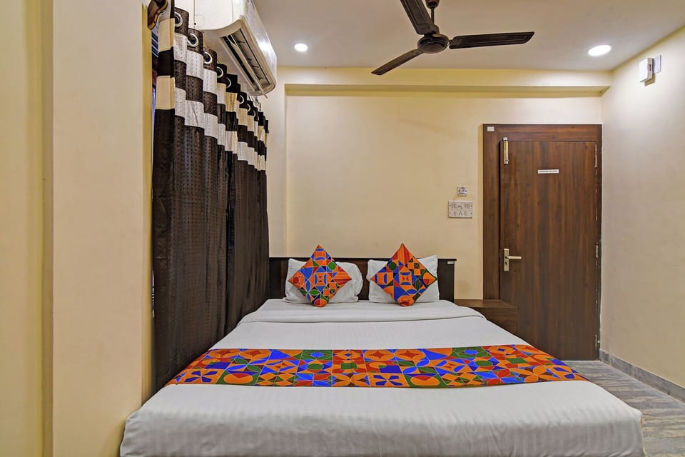 Egyptian cotton sheets, premium bedding, in-room safe, free WiFi