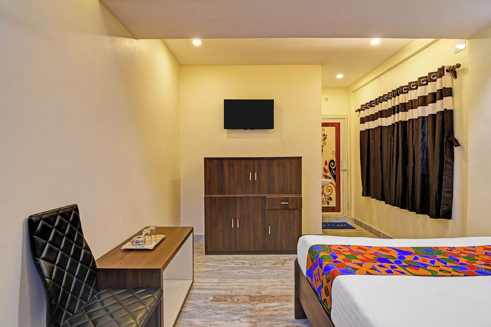 Egyptian cotton sheets, premium bedding, in-room safe, free WiFi
