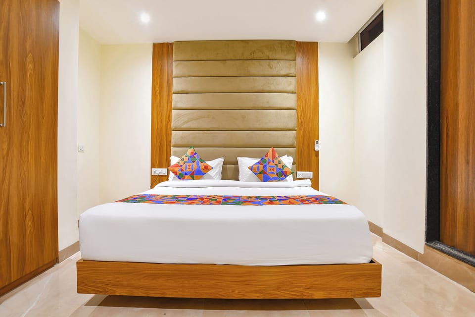 Egyptian cotton sheets, premium bedding, in-room safe, desk
