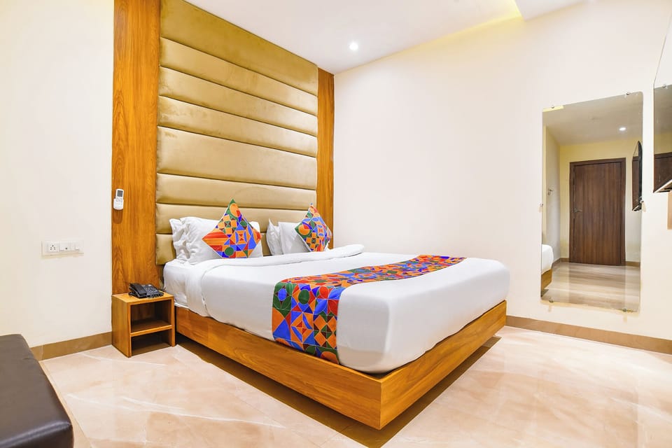 Deluxe Room | Egyptian cotton sheets, premium bedding, in-room safe, desk