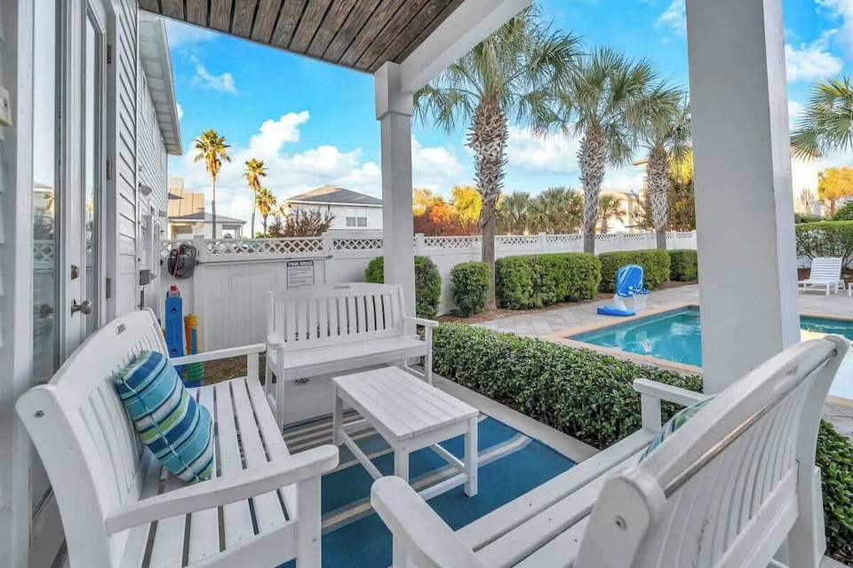 Enjoy a shaded drink or snack while keeping an eye on the kids in the pool! 