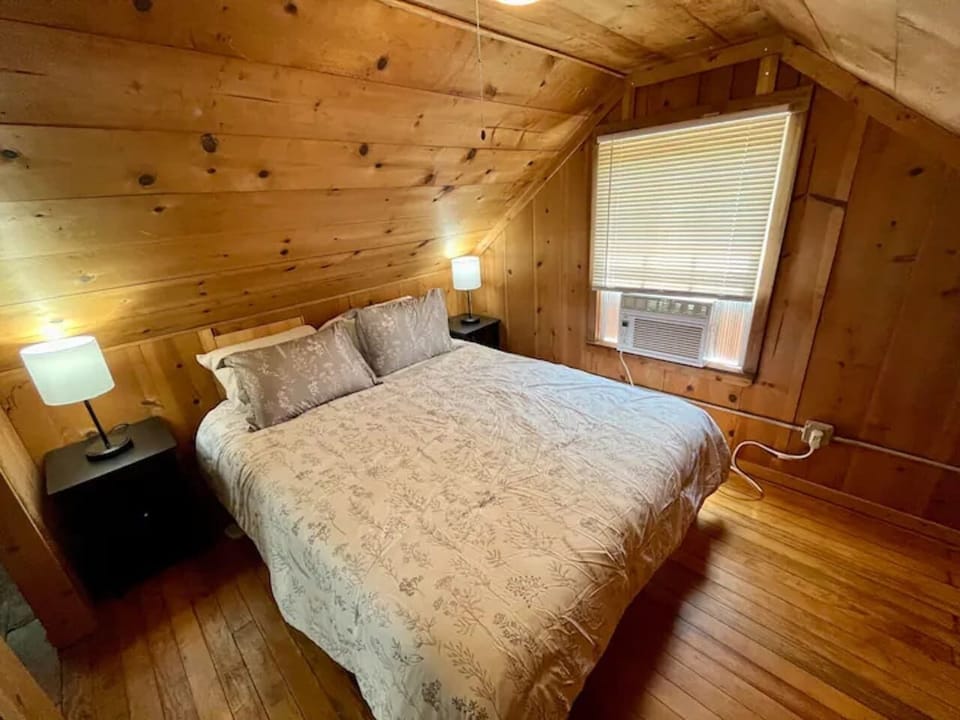 Right Side Queen Bedroom