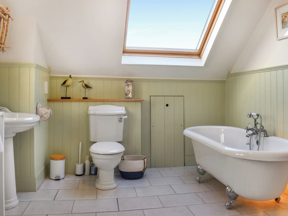 Bathroom | East Winds, Salcombe