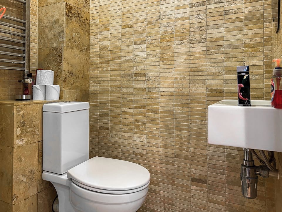 Bathroom | Hailey Hamlet Cottage, Chipping Norton
