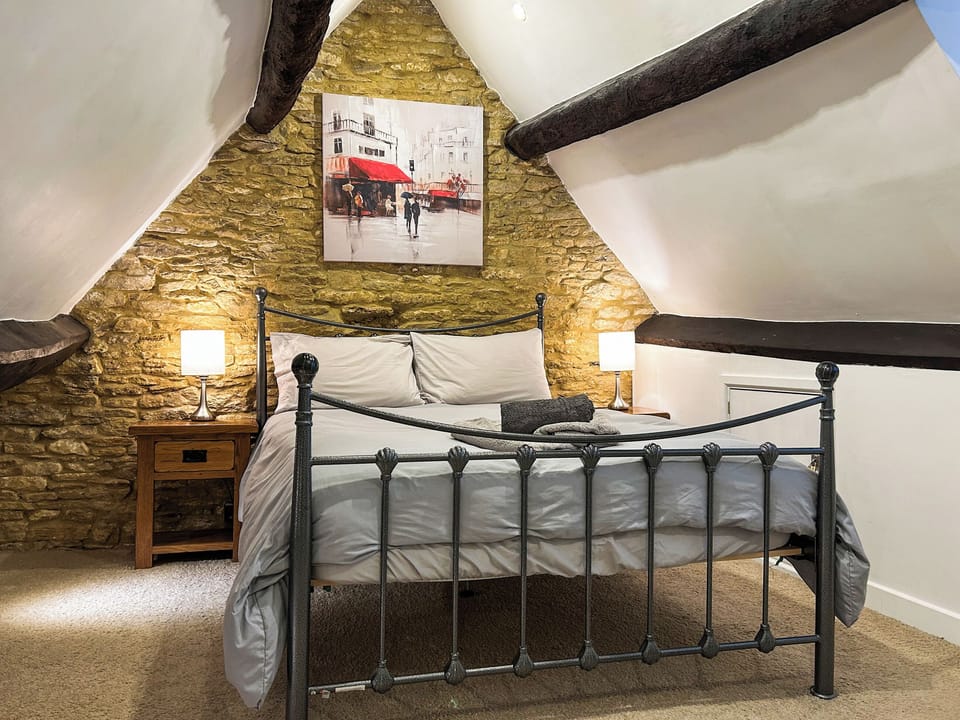 Double bedroom | Hailey Hamlet Cottage, Chipping Norton