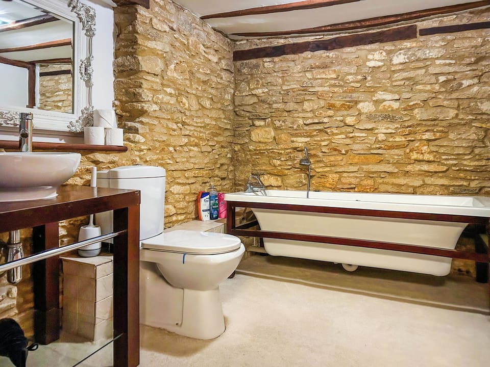 Bathroom | Hailey Hamlet Cottage, Chipping Norton