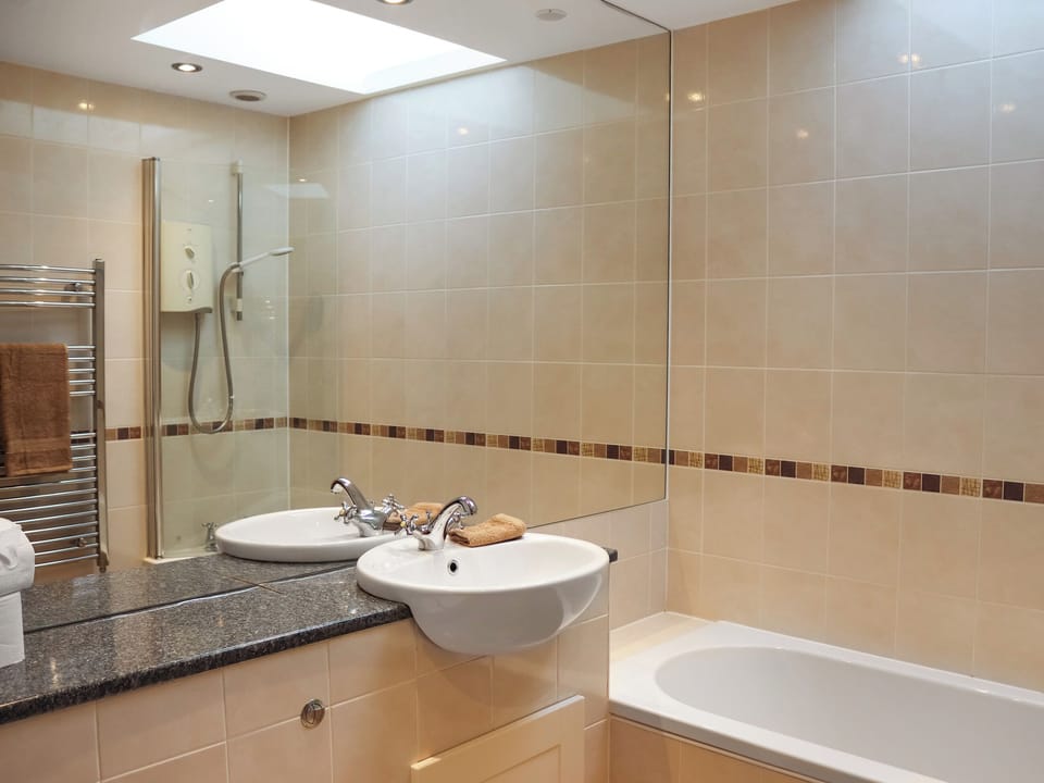 Bathroom | Beudy Newydd - Llwynpenddu Isaf Holidays, Llanllechid, near Bangor