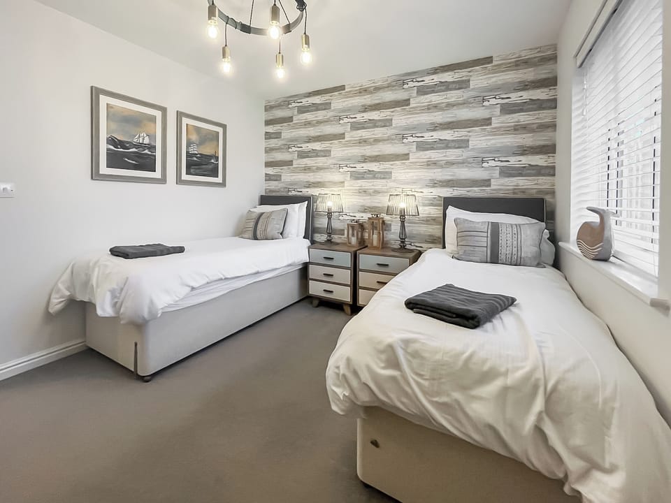 Twin bedroom | Dory, Rye