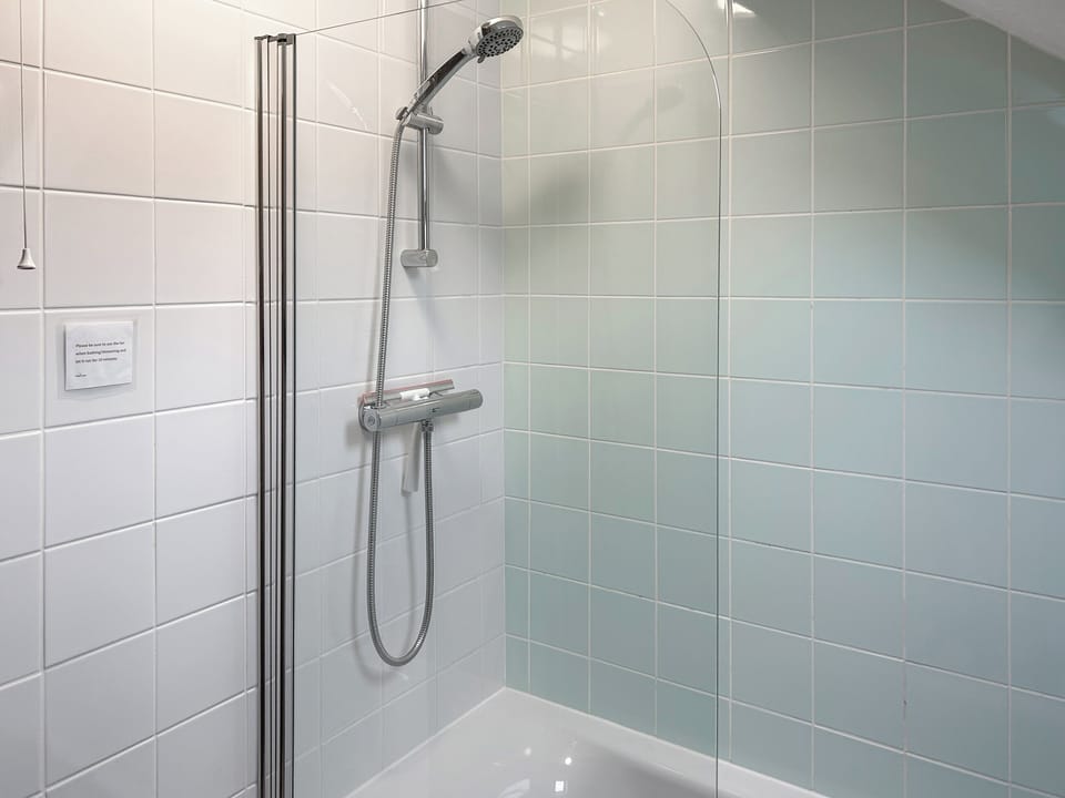 Bathroom | 4 Porth Cottages, Porth Newquay