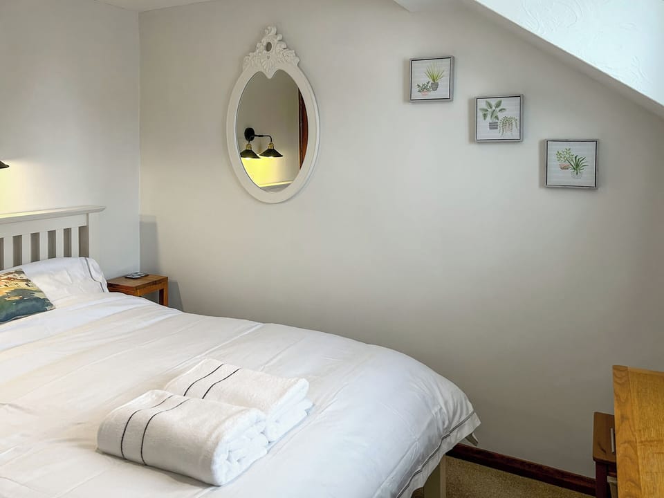 Double bedroom | 4 Porth Cottages, Porth Newquay
