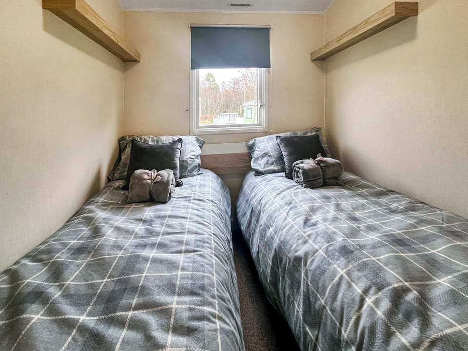 Twin bedroom | Jordana Lodge, Edzell