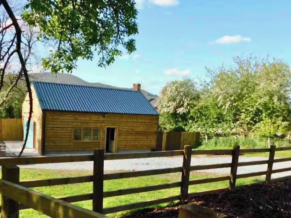 Exterior | The Orchard - Welsh Border Glamping, Shrewsbury