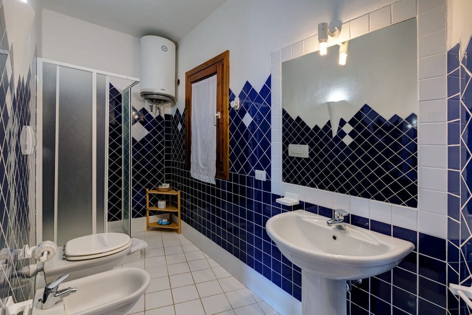 Autumn, Bathroom, Spring, Summer