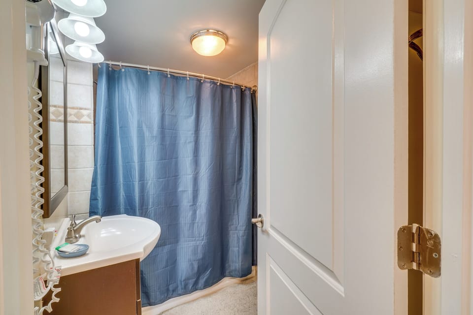 Full Bathroom