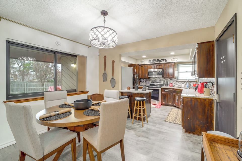 Dining Table | Breakfast Bar | Kitchen
