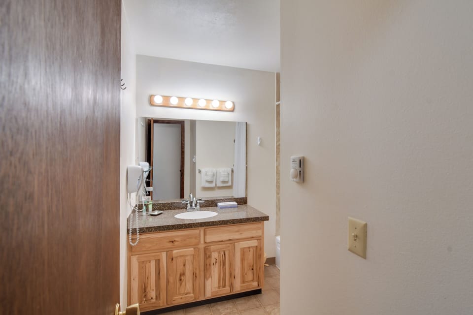 Full Bathroom | Upper Level
