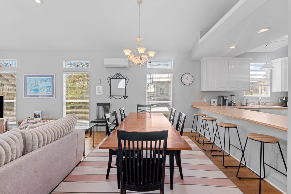 Plenty of seating for your family. 