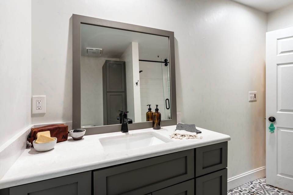 Bathroom 1.