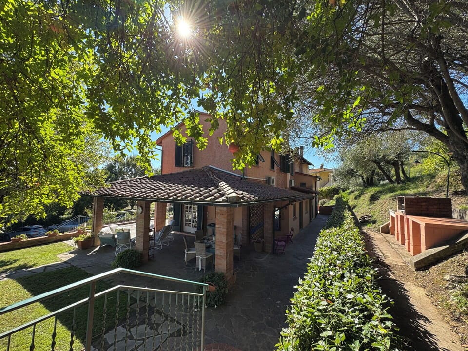 House, Shrub, Residential Area, Home, Roof, Cottage, Estate, Garden, Landscaping