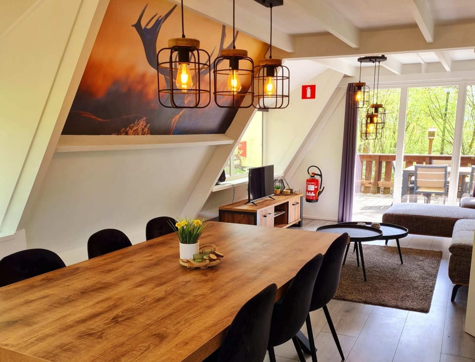 Chalet | Dining