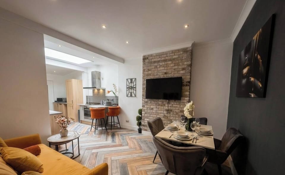 Apartment, 2 Bedrooms | Living room