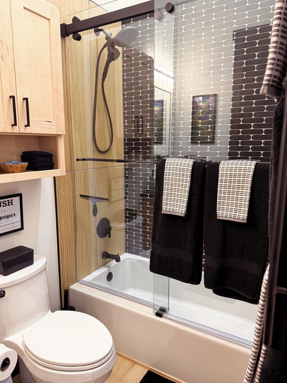 Guest Suite 2 Bathroom