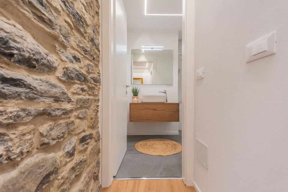 Villa (5 Bedrooms) | Bathroom | Bidet, towels, soap, shampoo
