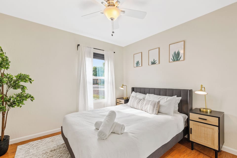 Backyard Oasis: Phoenix Gem Near Hiking & Golfing! Cottage in Phoenix