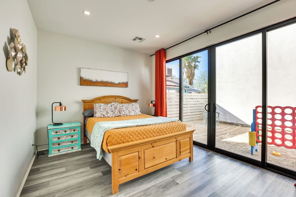Shop, Dine & Unwind: Apt 2 Mi to Dtwn Phoenix! Apartment in Phoenix