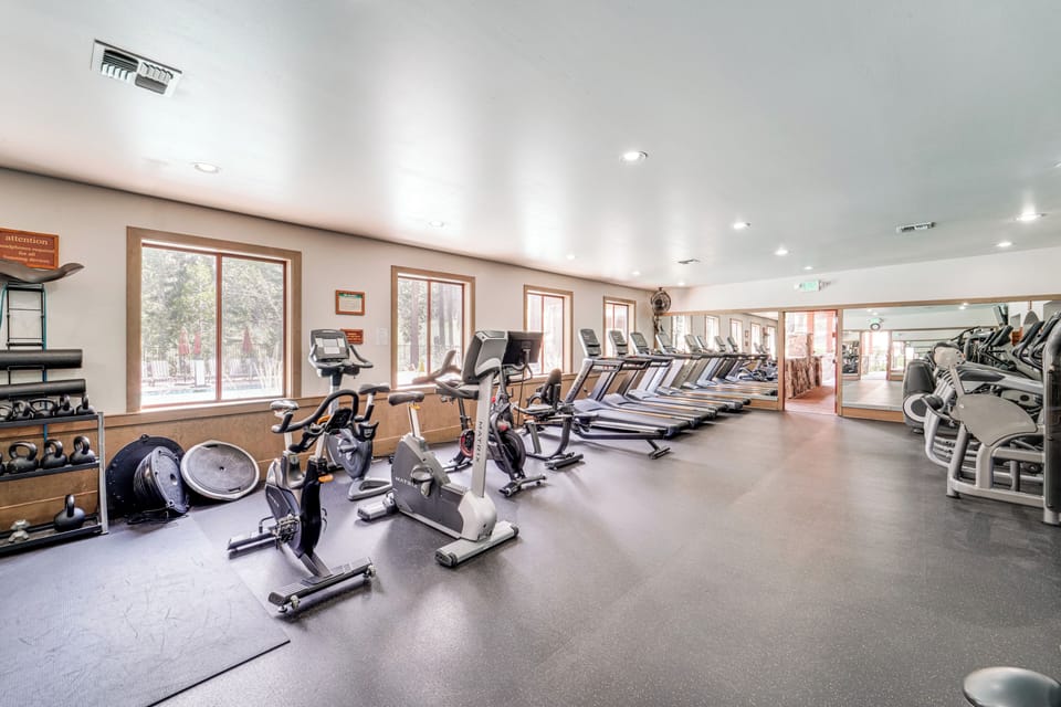 Walk to Gondola: Truckee Retreat w/ Resort Perks! Cottage in Sierra Nevada